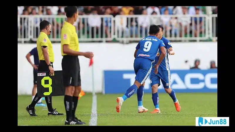 Cầu thủ Botosani và Arges chuẩn bị cho trận đấu Cầu thủ Botosani vs Arges chuẩn bị cho trận đấu