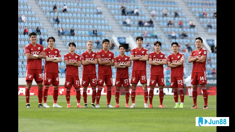 Cầu thủ Busan IPark trong trận đấu với Suwon Bluewings Cầu thủ Busan IPark trong trận đấu Busan IPark vs Suwon Bluewings