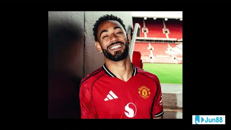 Matheus Cunha trong trang phục đội tuyển Brazil chuẩn bị cho trận Matheus Cunha trong trang phục đội tuyển Brazil chuẩn bị cho trận