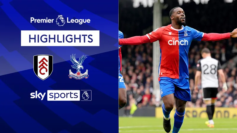Cầu thủ của Fulham vươn lên cao đánh đầu trong trận đấu với Crystal Palace Cầu thủ của Fulham vươn lên cao đánh đầu trong trận đấu với Crystal Palace